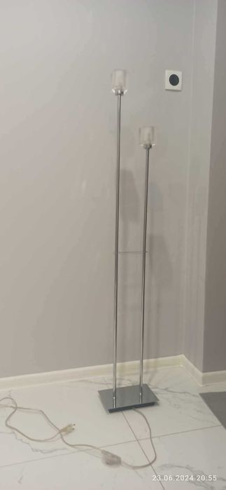 Lampa podłogowa z dwoma kloszami