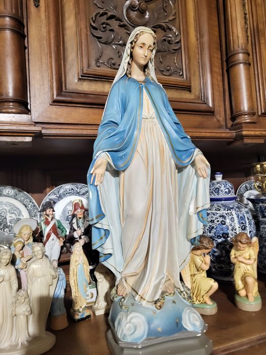 Stara duża figura Matki Bożej Maryja Niepokalana