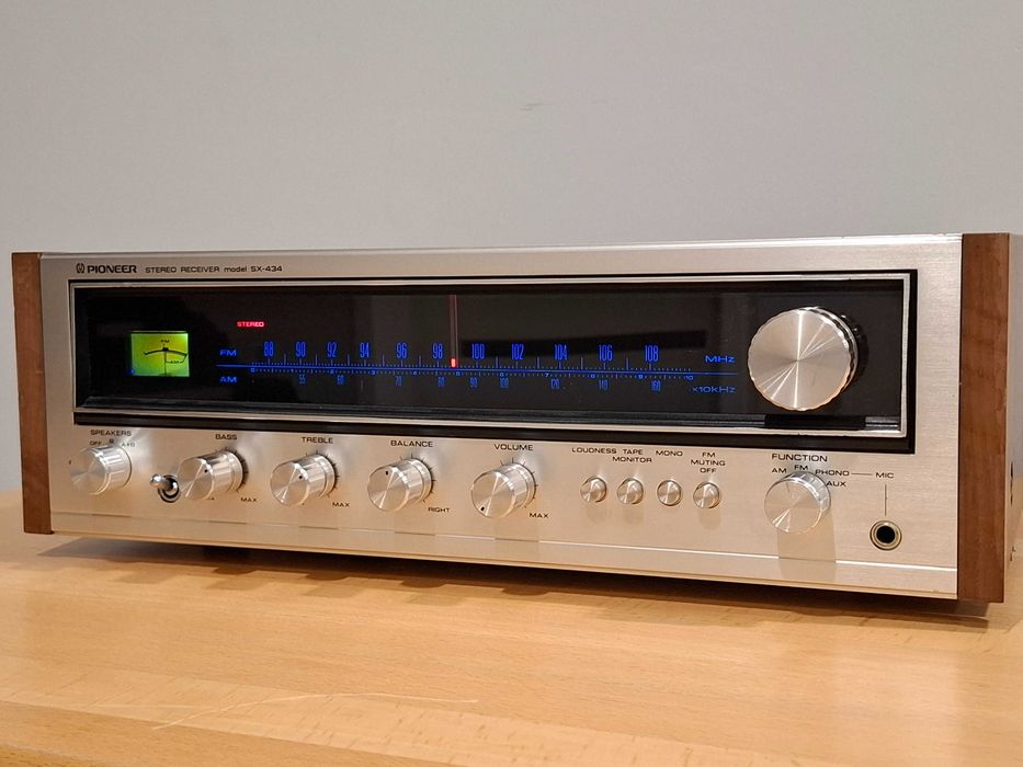 Amplituner Pioneer SX 434.