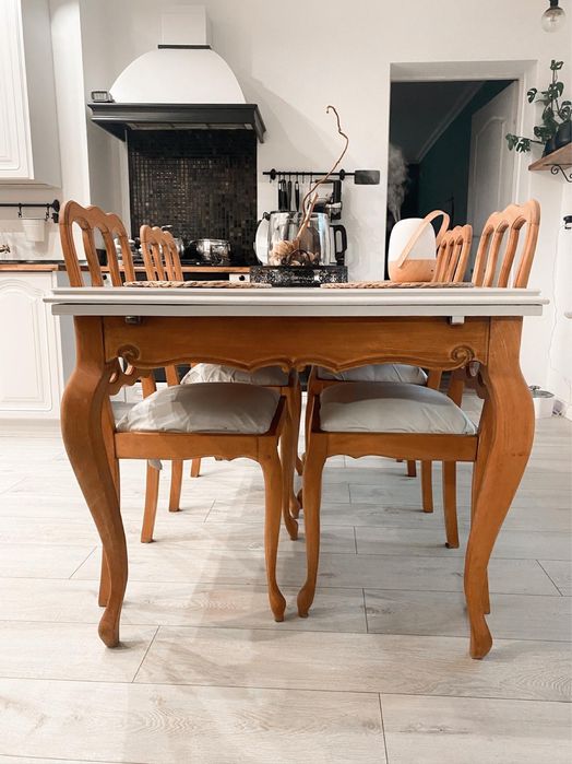 Stylowy Ludwikowski zestaw Stół z 4 krzesłami