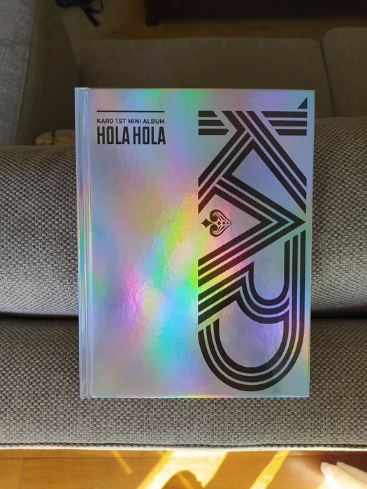 KARD K-pop Album "Hola Hola"