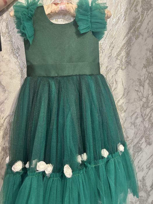 Святкова сукня для дівчинки