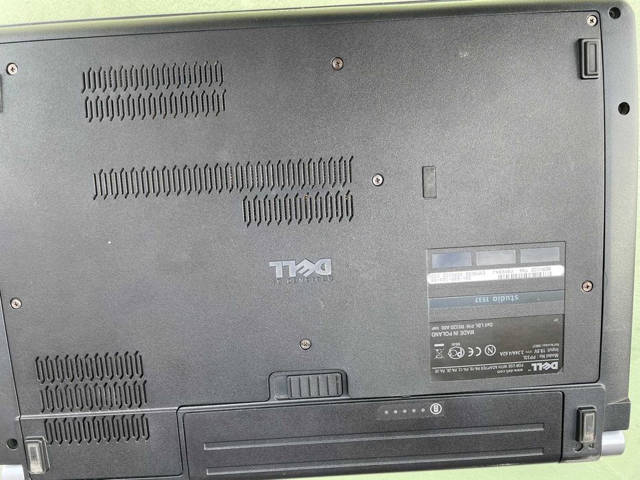 Laptop DELL PP33L - uszkodzona matryca, bez dysku i pamięci RAM