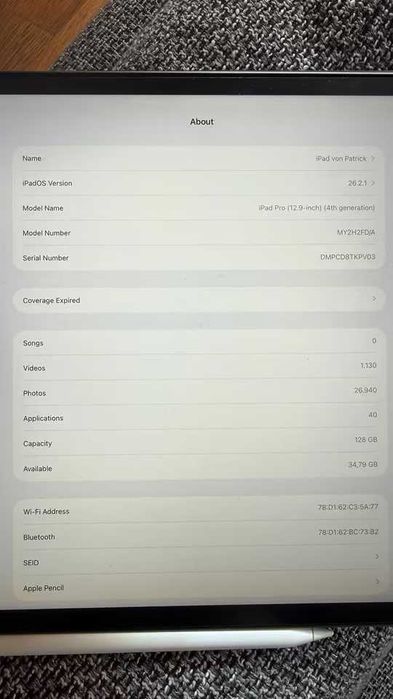 Sprzedaję mojego 12,9-calowego iPada Pro (4. generacji) z Apple Pencil i oryginalnym Apple Smart Folio.