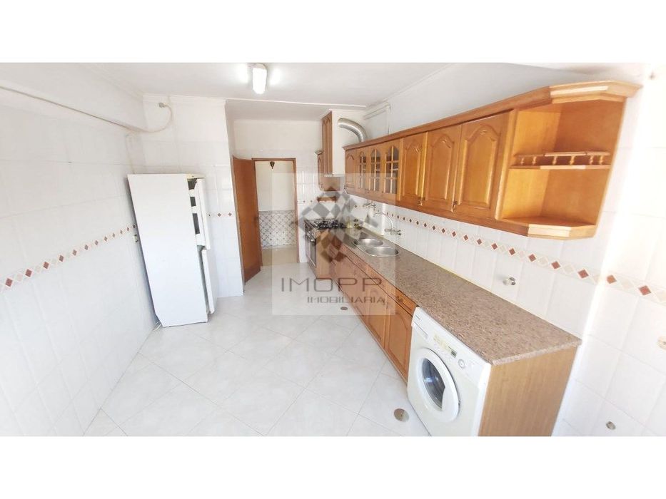 Apartamento para arrendar em Largo António Aleixo - Odivelas