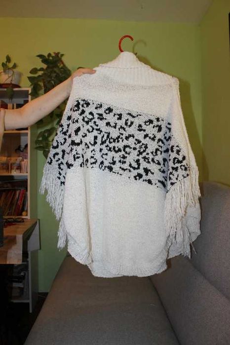 Ponczo damskie z golfem