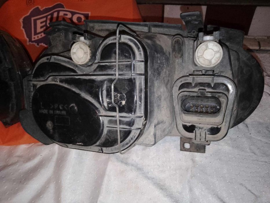 Sprzedam przednie lampy Golf 4