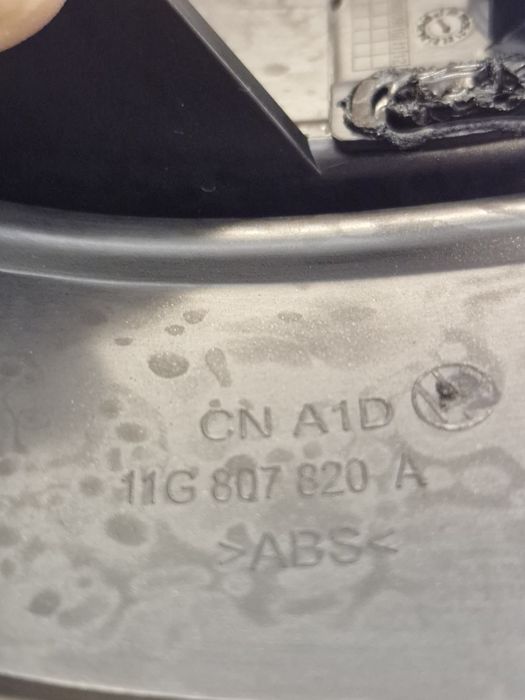 Решітки протитуманної фари (глянцеві) VW ID4  11G807820A, 11G807819A