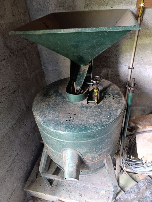 Moinho de milho, a funcionar bem.