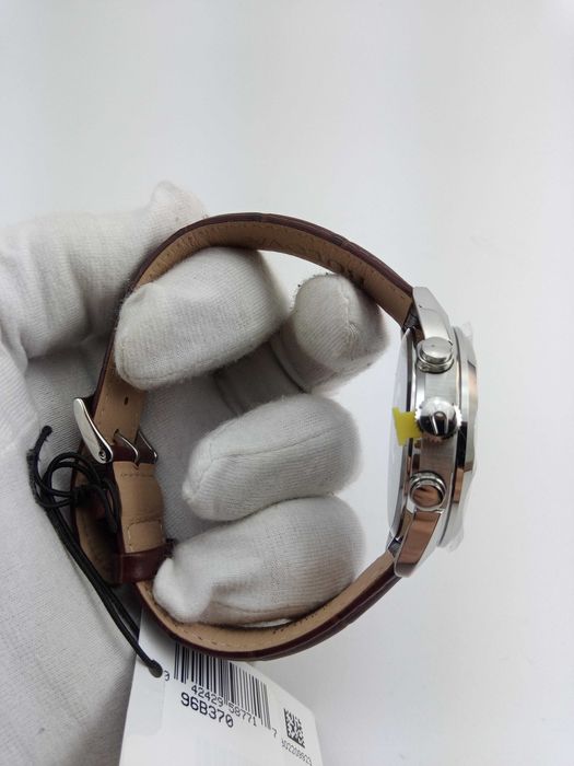 Bulova 96B370  частота колебаний 262 кГц, сапфир, хронограф, календарь