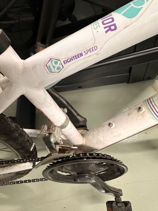 Bicicleta de criança - menina com muito pouco uso.