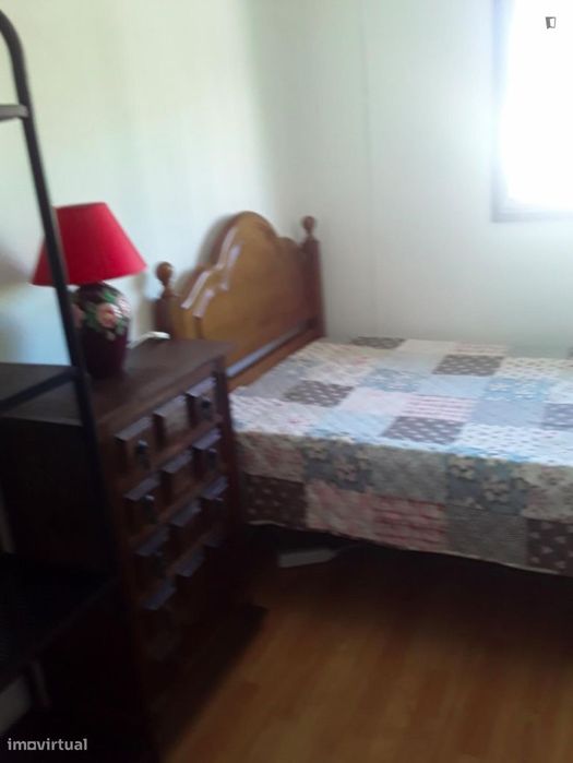 Quarto - localizado em Alto de São João Coimbra