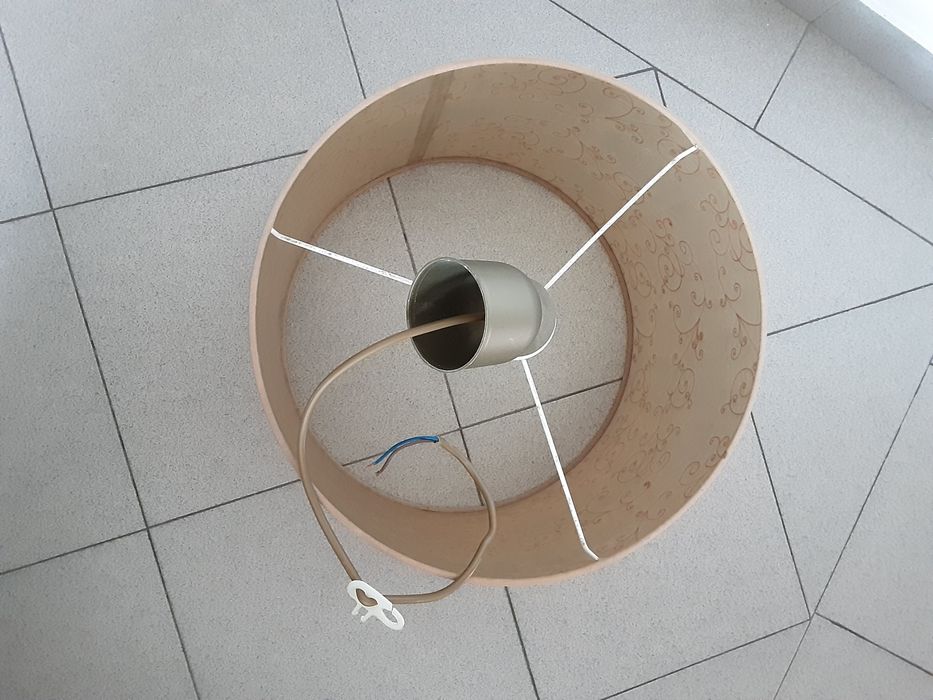 Candeeiro de tecto tons dourado