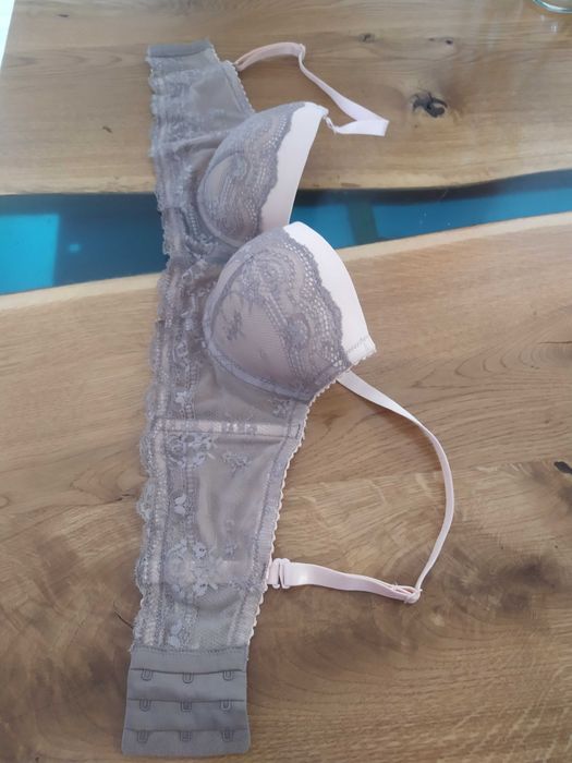 Biustonosz 70 C firmy Esotiq pudrowy róż/ szary