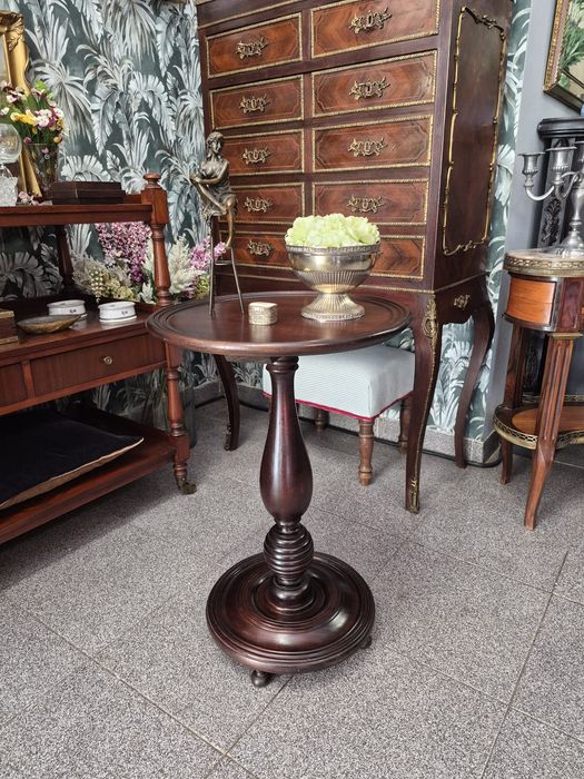 Elegante Mesa Pedesta Redonda em Madeira Maciça.