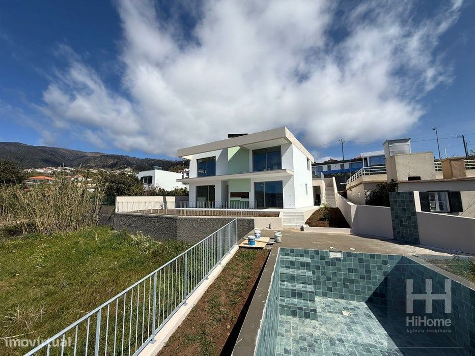 Moradia T2+1 na Calheta com piscina e vista mar
