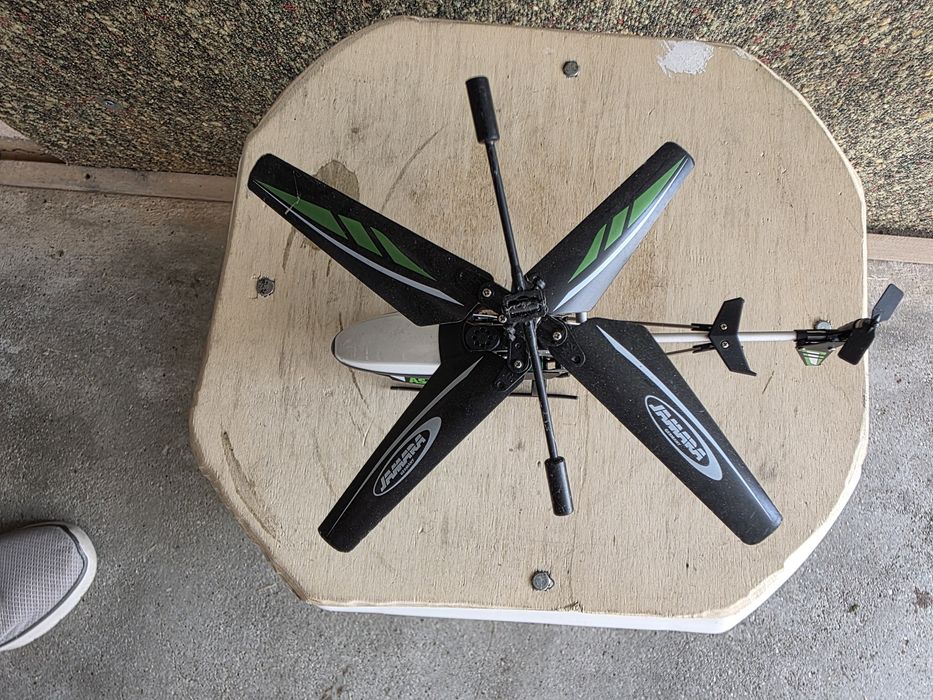 Mini Helicopter com comando.
