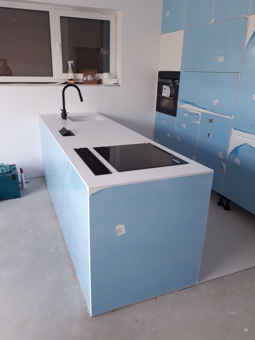 Montaż blatu kuchennego/ Montaż blatów HPL, kompaktowych/Montaż mebli