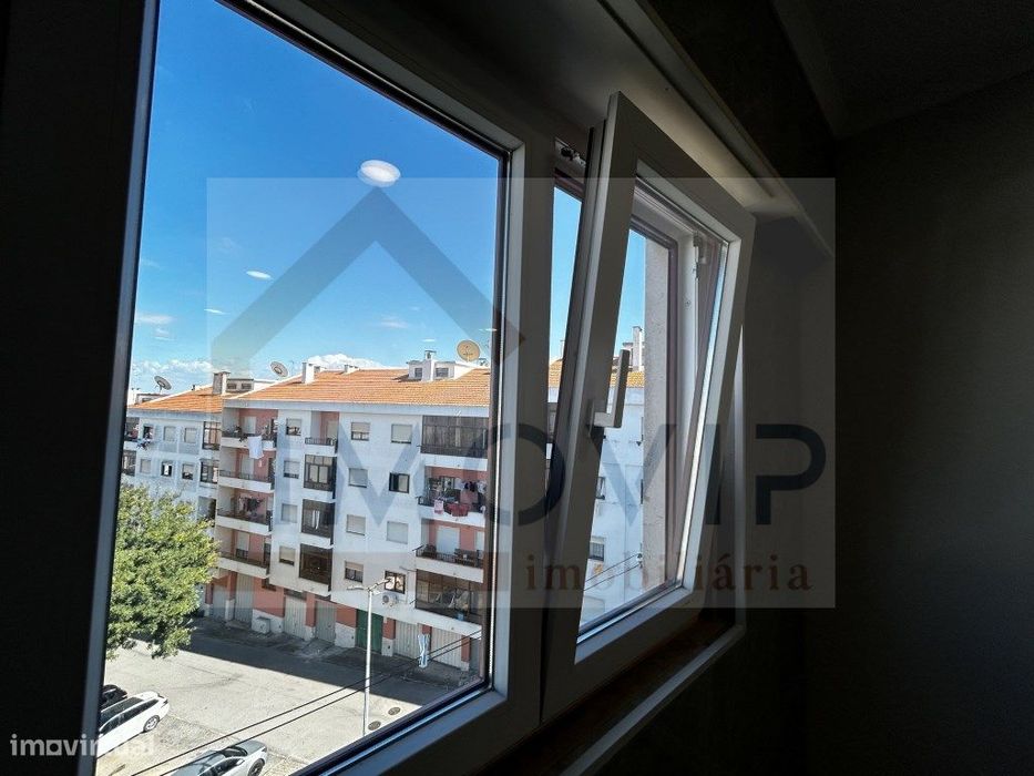 Apartamento T4 Totalmente Remodelado na Amora