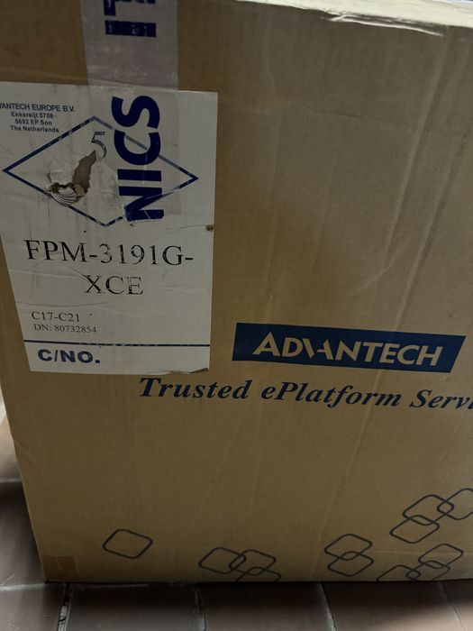 Промисловий сенсорний монітор Advantech