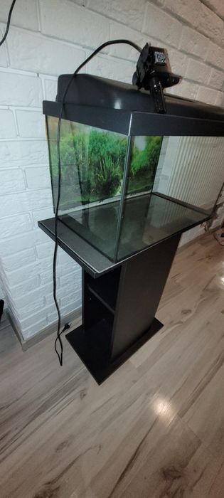Sprzedam akwarium z szafką