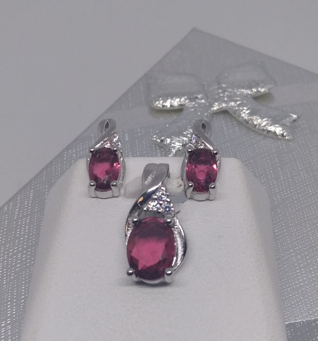 Srebrny komplet wisiorek kolczyki z kamieniami koloru fuksji  srebro 9