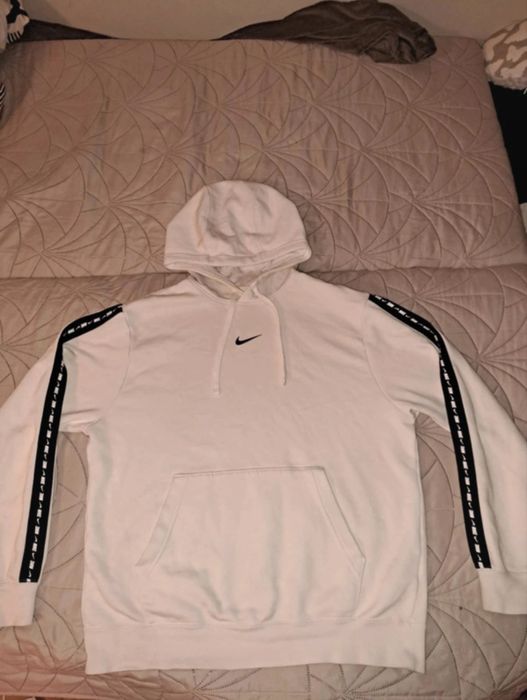 Biała Bluza Nike (rzadka kolekcja)