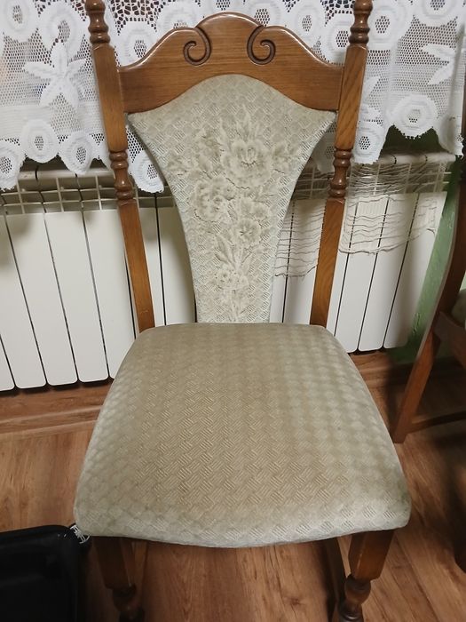 stół plus 6 krzeseł