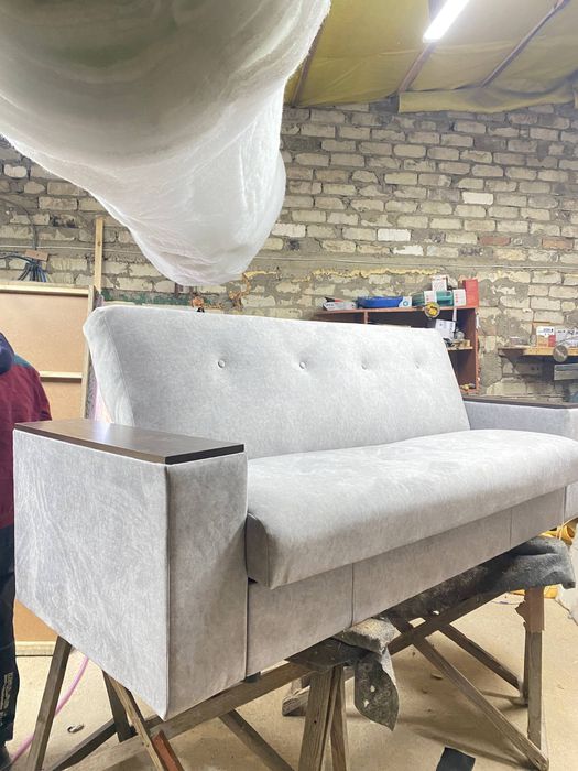 Продам диван свіжоперетягнутий