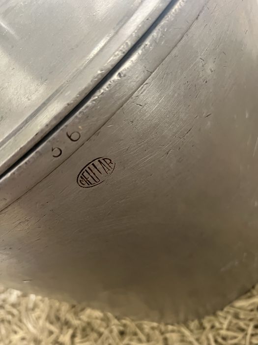Cast Iron Pot446705497937684481