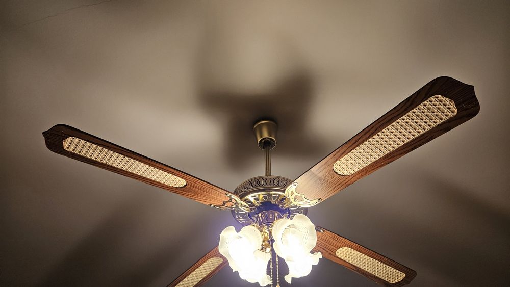 Lampa sufitowa z wiatrakiem retro