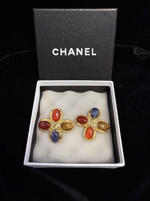 Вінтажні сережки Chanel  кліпси з кольоровими каменям