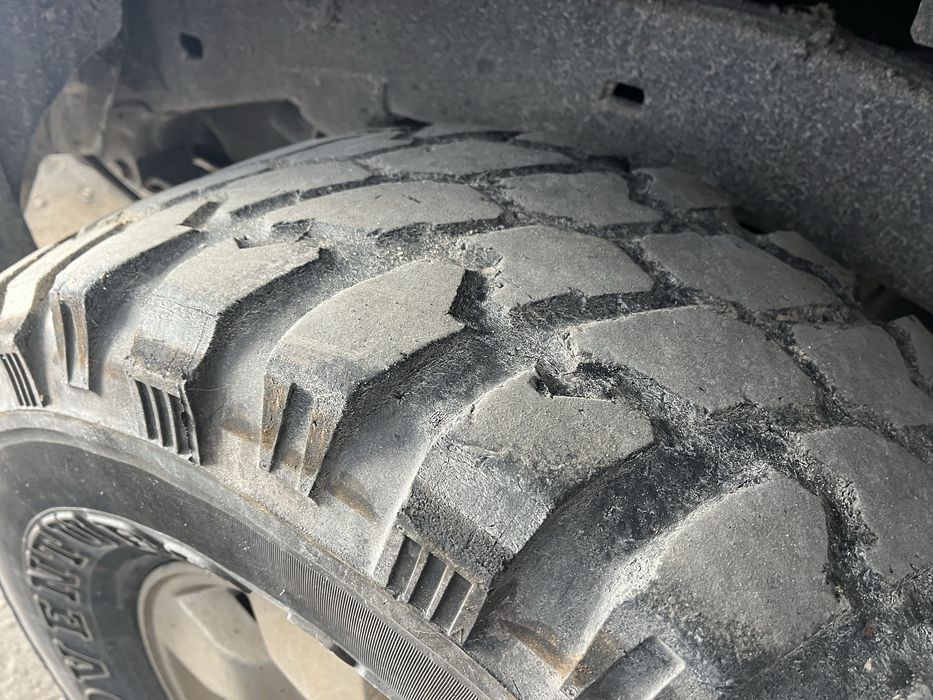 Pneus 33 + jantes tiyota hillux