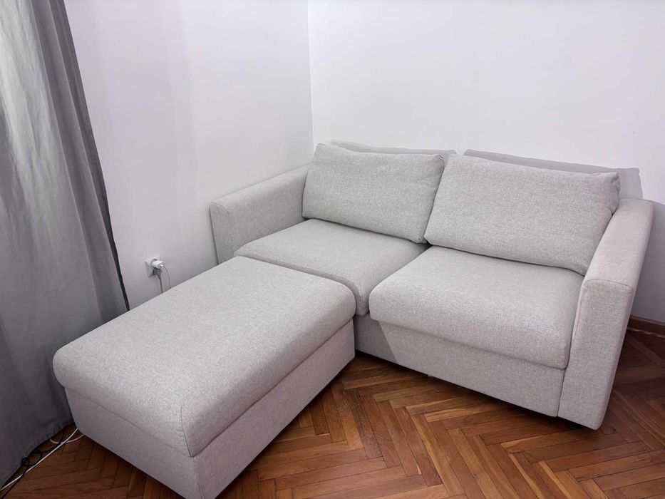 Sofa w kolorze beżowym, z funkcją do spania dla 2 osób plus pojemnik na pościel