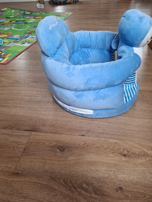 Piękny fotelik dla dziecka + dodatkowy pokrowiec.