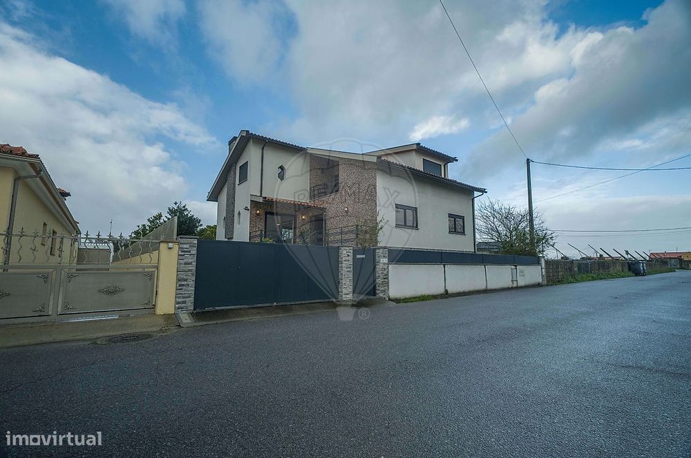 Moradia T4 para venda