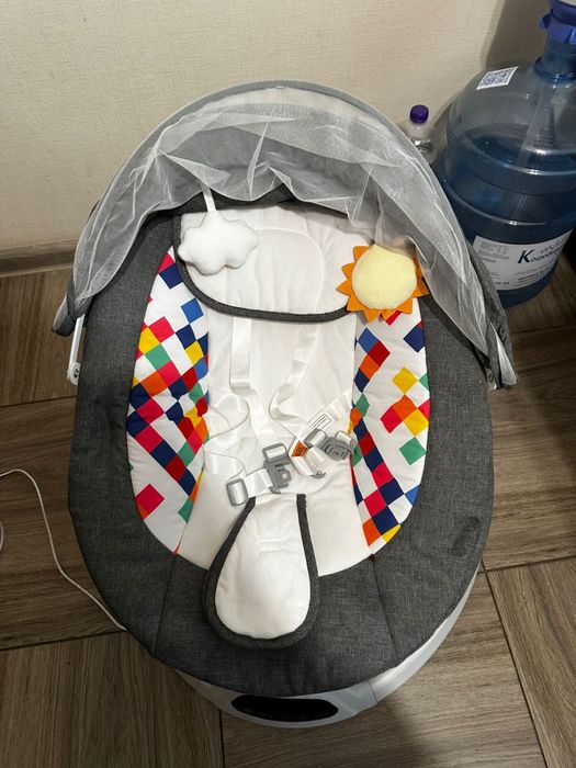 Продам дитяче крісло гойдалку (заколисуючий центр)