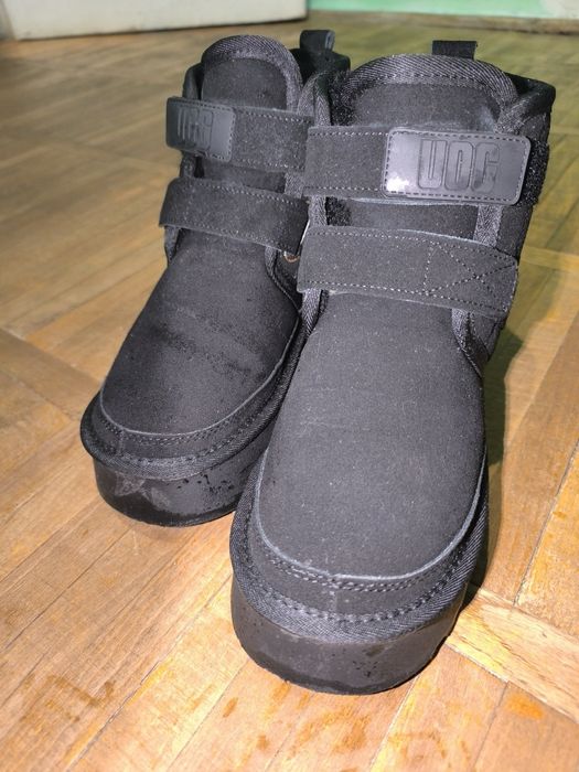 Жіноче зимове взуття Уггі