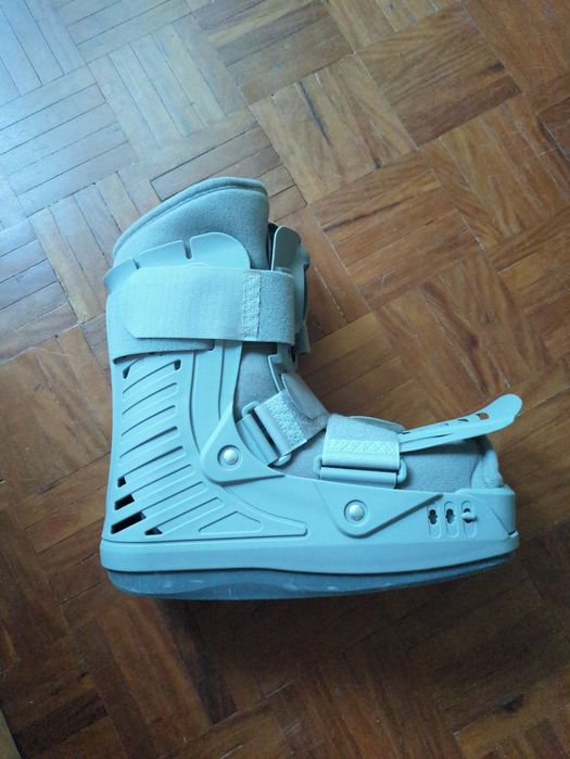 Bota Walker nova