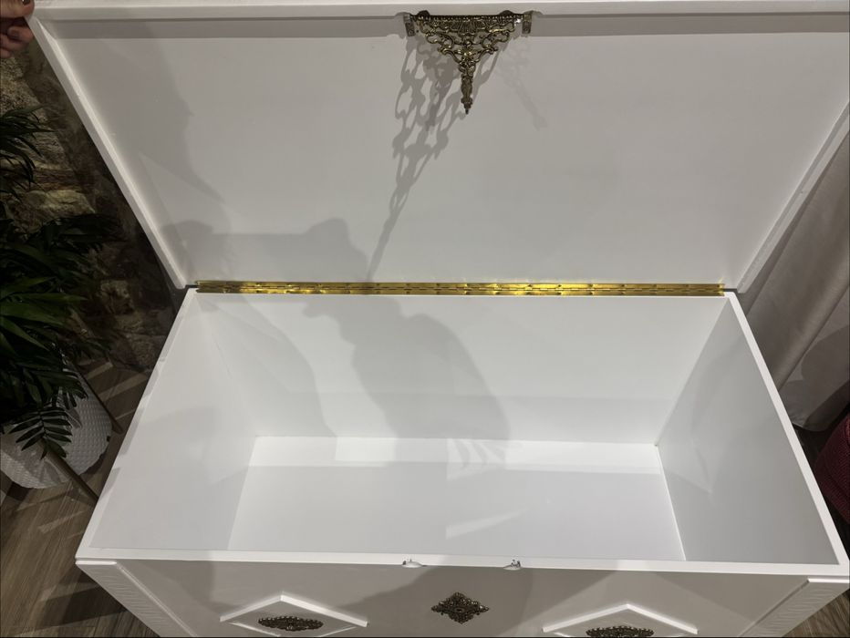 Arca lacada a branco