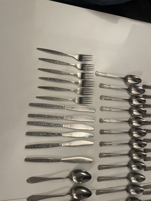 Sztućce Różne Niekompletne