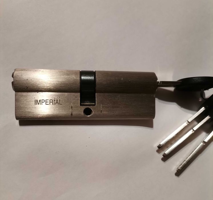 Замок личинка, сердцевина.