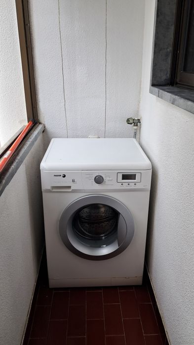 T1, com cozinha equipada na Parede