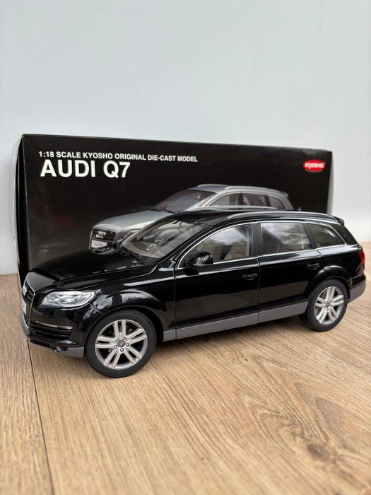Audi Q7 2006 (Black) 1:18 Kyosho