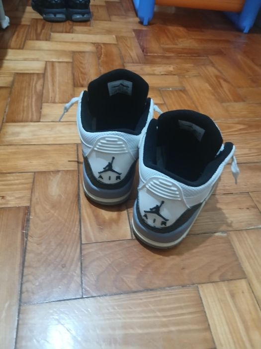 Jordan 3.........