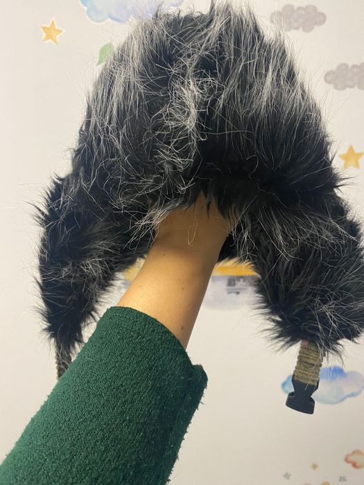 Zimowa czapka z uszami zapinana