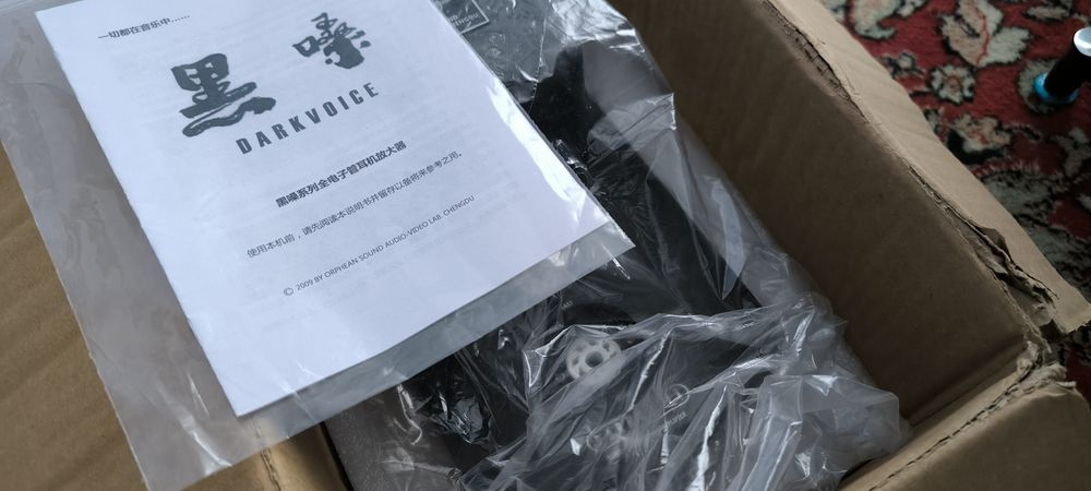 DarkVoice 336 SE amplificador das válvulas para auscultadores.