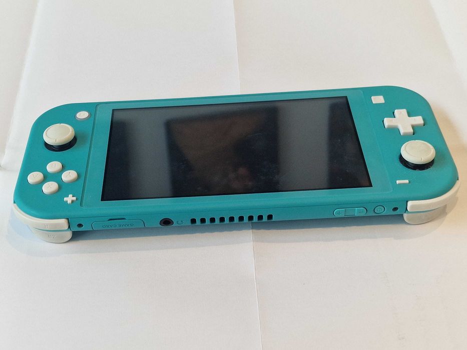 Consola Nintendo Switch Lite com o jogo FIFA em ótimo estado