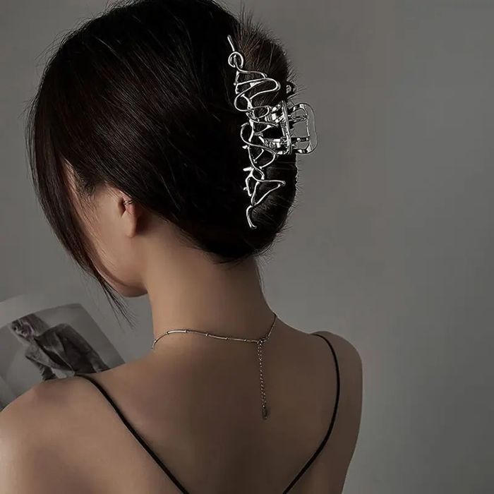 Красиві заколки для волосся в ассортименті