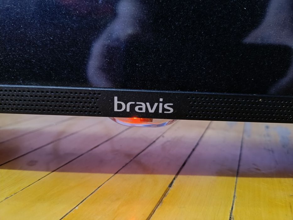 Телевизор Bravis 43дюйма смарт ТВ
